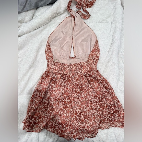 F21 Backless Mini Halter Foral Romper - Picture 2 of 3